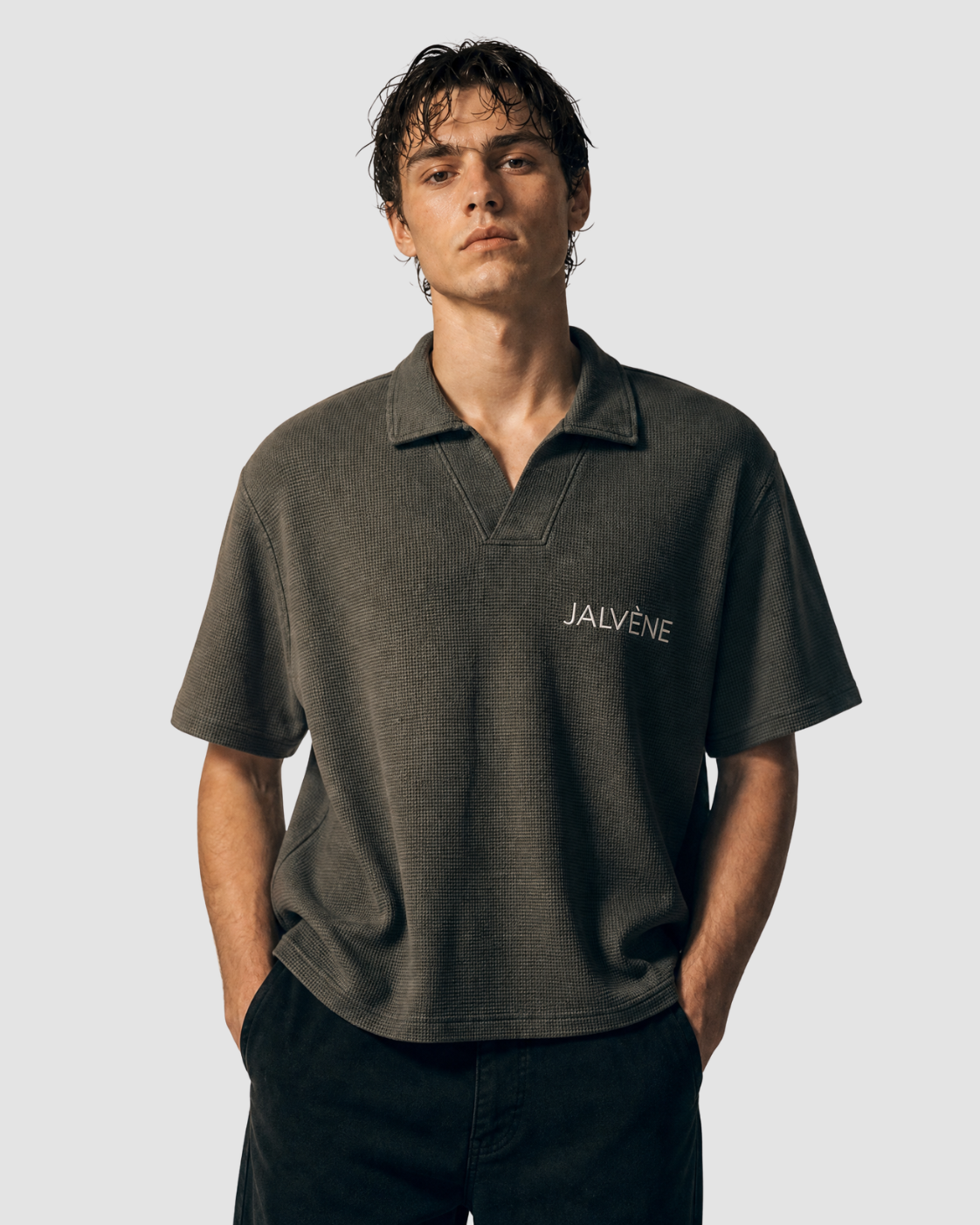 LE GAUFRÉ — polo boxy maille gaufrée wash vintage JALVÈNE, coloris Vert Olivier
